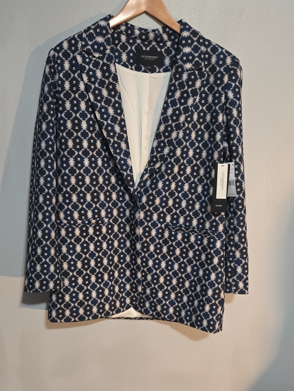 Womens NWT Liverpool Navy and White Geometric Pattern Blazer In Size Large.
